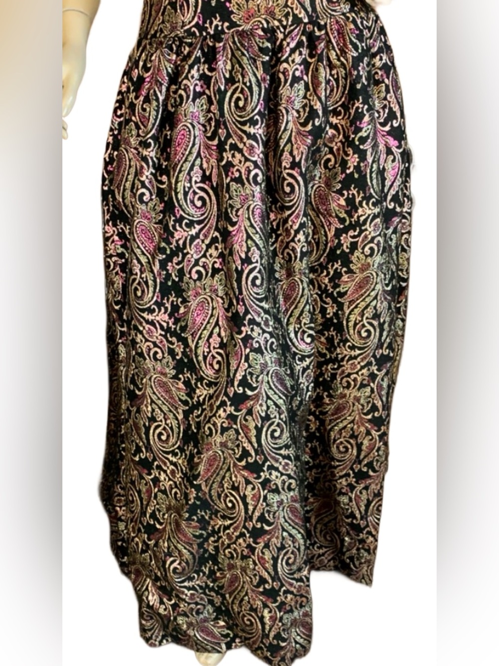 VINTAGE 1980'S VICTOR COSTA PINK, BLACK & GOLD METALLIC PRINT DRESS W/SHAWL (8) - Picture 10 of 15